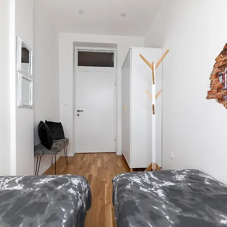 App House Lea Renovated In 2021 דירה *